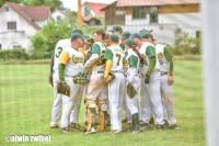 Die Cavemen machen sich bereit für das Spiel.