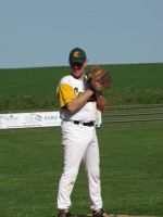 Pitcher Claus Jochen Dreier hochkonzentriert beim Spielgeschehen